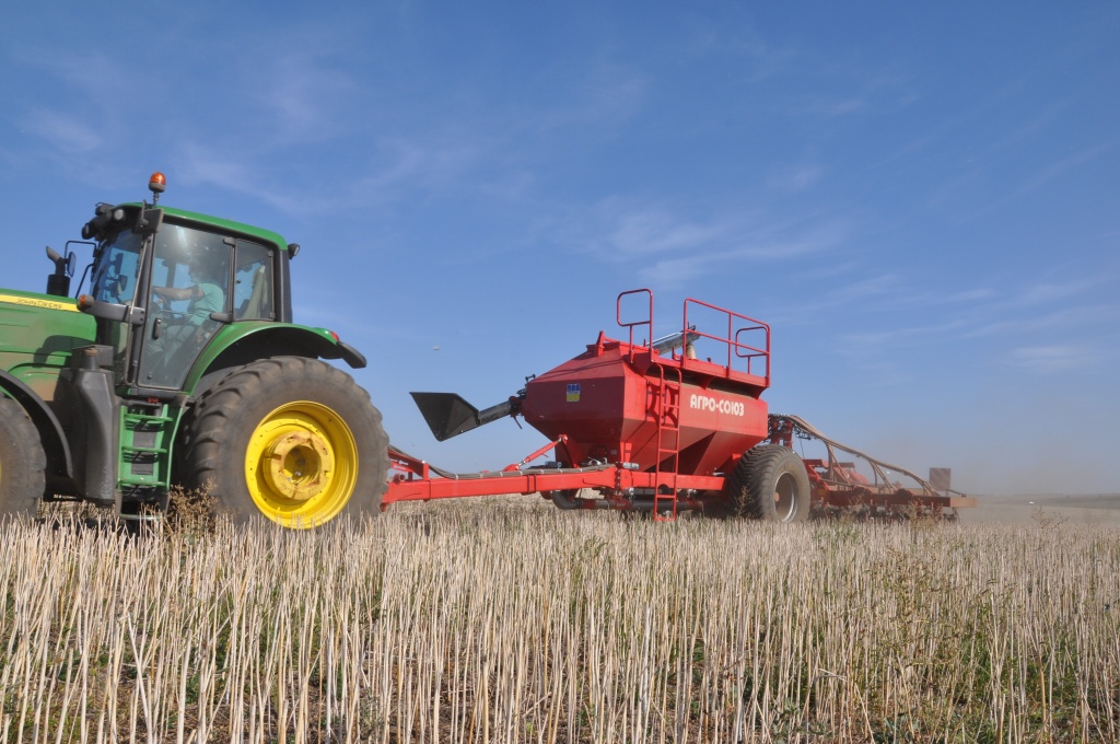 Turbosem в ФГ "Оазис", сівба озимої пшениці по ріпаку